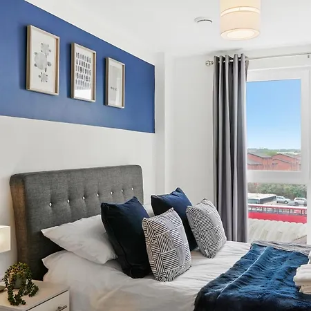 Stunning 2 Bedroom Apartment *