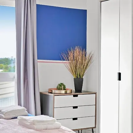 Stunning 2 Bedroom *